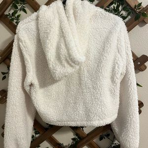 Size small superrrr soft comfy pull over from target! Only worn once (: